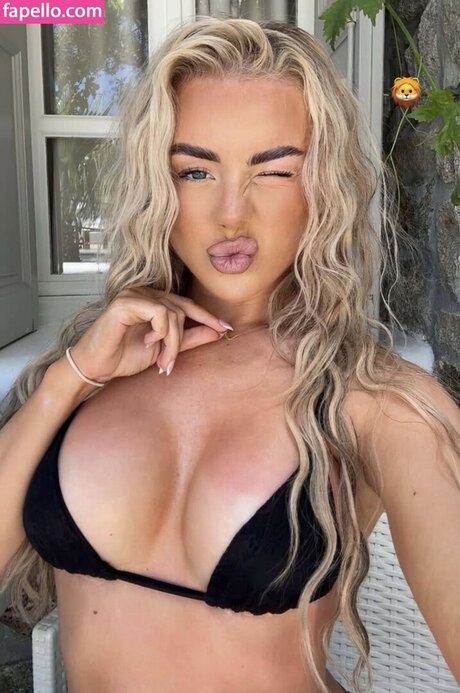 Holl Elizabeth pornstar naked photo