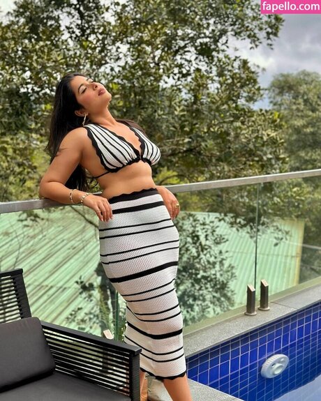 Nikita Sharma model high quality gallery