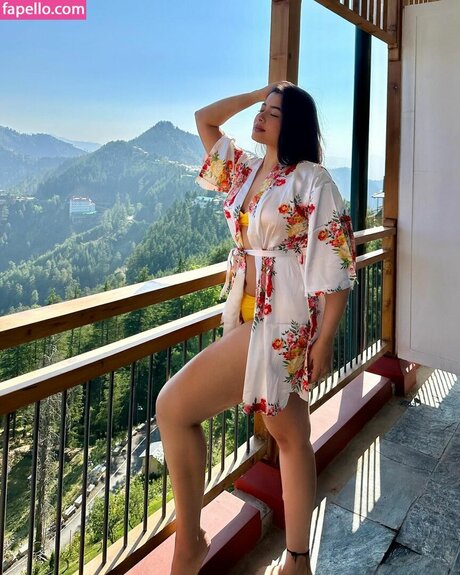 Nikita Sharma pornstar pretty gallery