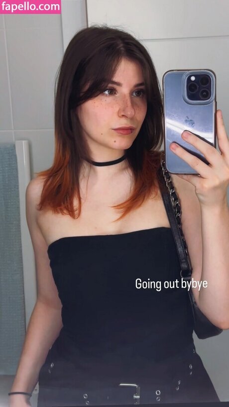 Zasterini nudes star image