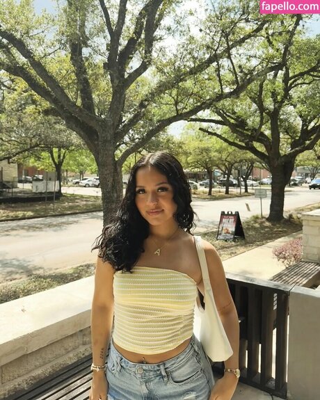 Aracelyanahiii model top picture