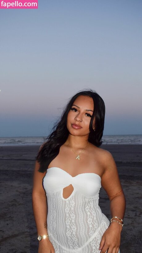 Aracelyanahiii model naked gallery