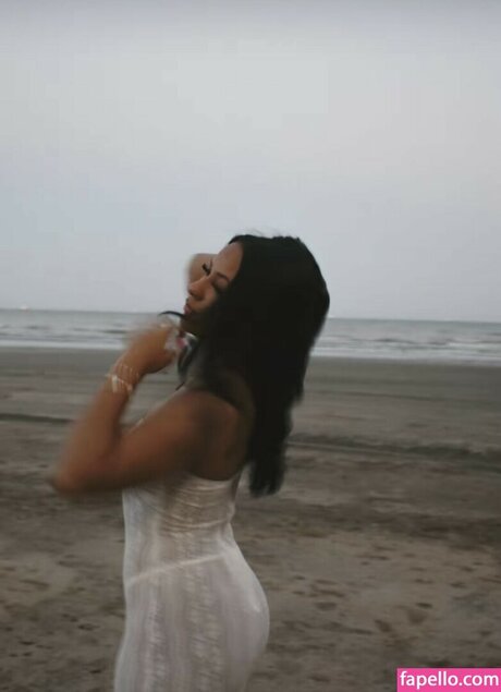 Aracelyanahiii pornstar naked picture