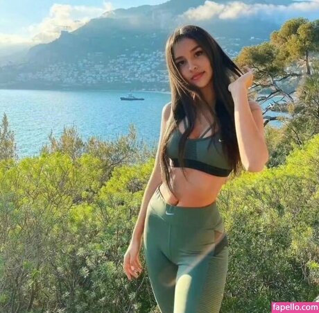 Alexandra Saint Mleux nude model picture