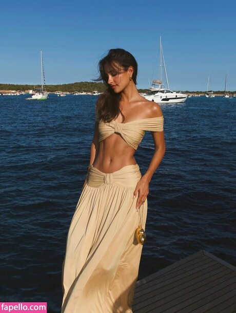 Alexandra Saint Mleux art actress pic