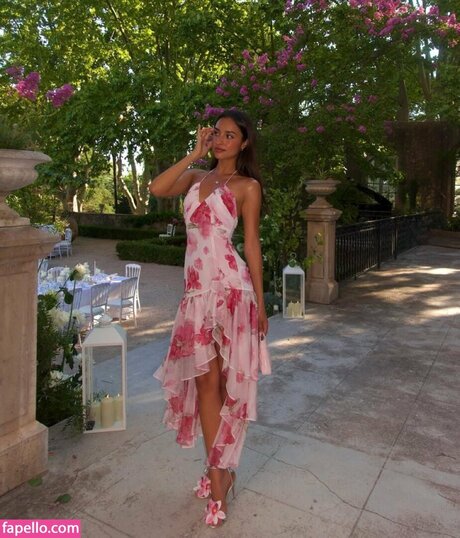 Alexandra Saint Mleux beautiful actress pic