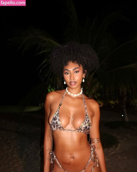 Jasmine Chola sexy pornstar pics