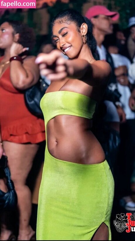 Jasmine Chola hot star pics