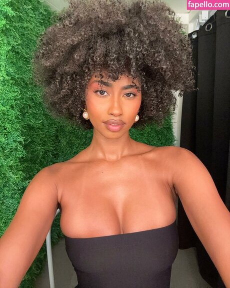 Jasmine Chola star pornographic pictures