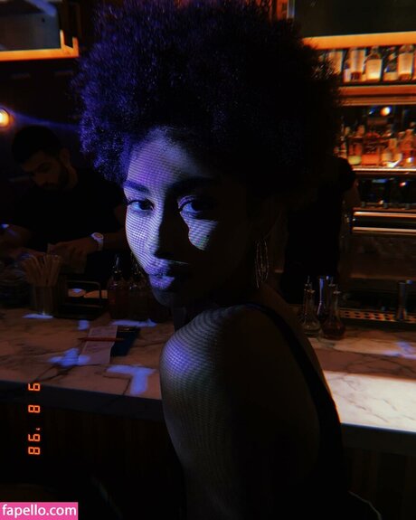 Jasmine Chola star hot image