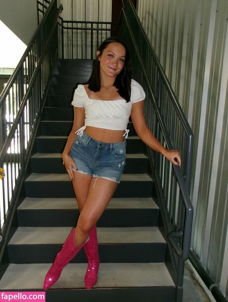 Izzy Moreno hd actress photo