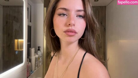 Lucia Ferrato sex pornstar gallery