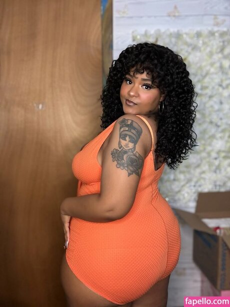 Millybunnie model photo