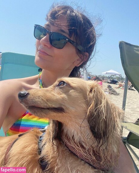 Brizzy Voices model free picture