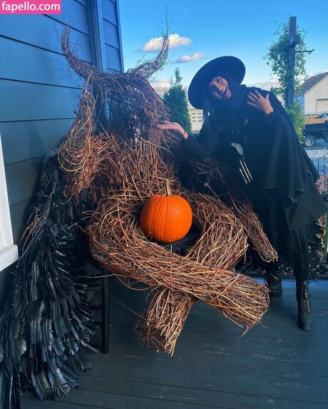 Brizzy Voices model xxx picture