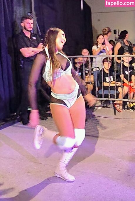 Wren Sinclair sexy model picture