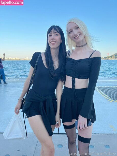 MayBunny star naked photos