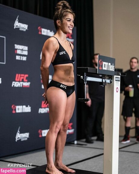 Tracy Cortez sexy model pic