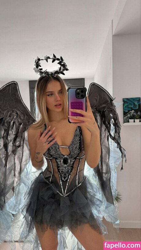 Lia Sikora sexy star pics