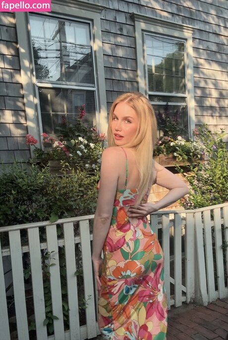 Colette Cherry naked star image