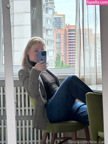 Brie cattii naked star img