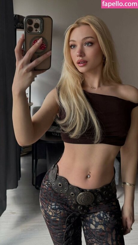 Duygu German high quality model photo