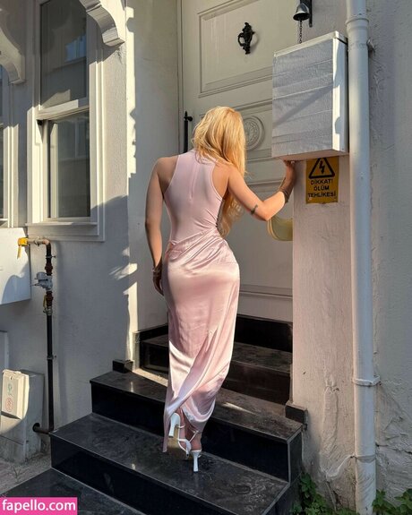 Duygu German pretty star photos