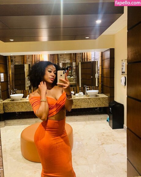 Alycia Baumgardner star beautiful image