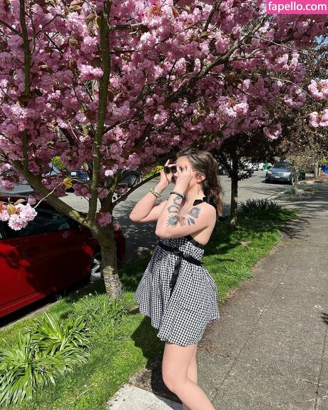 Msvioletvixxen model xxx photo