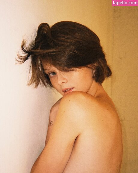 Shashka U model nude img