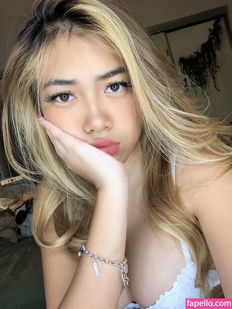 Samantha Salonga model high quality image