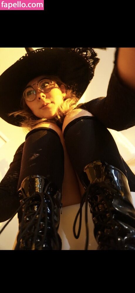 notpeebo xxx actress photo