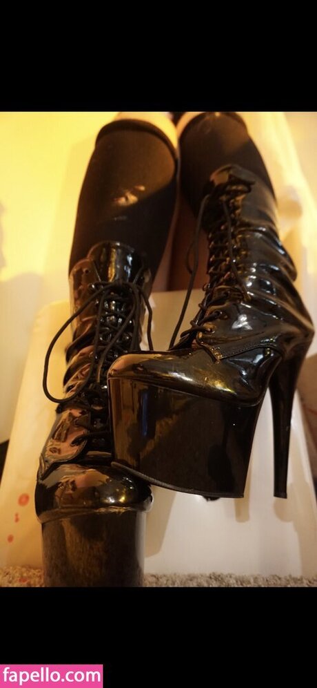 notpeebo xxx star photo