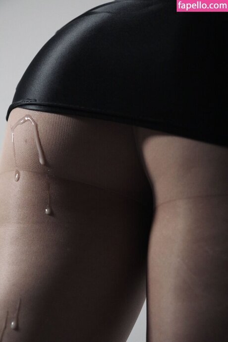 Nyeupe free model picture