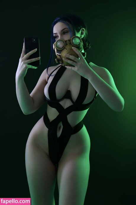 Nyeupe sexy model image