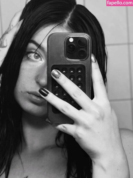 Kiras note naked model galleries