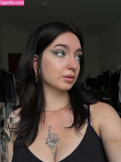 Kiras note model sexy images