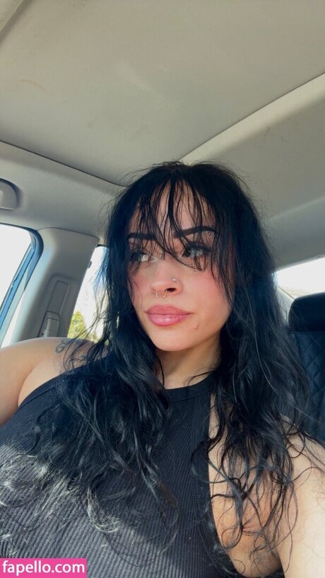 Kingandrea model top photo