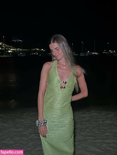 Thea GS sex model image