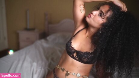 suzysuza actress photo