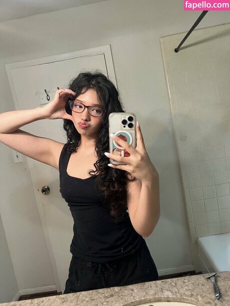 Outrovero exclusive pornstar picture