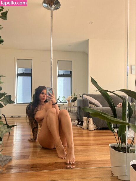 Zoe Pattison best star picture