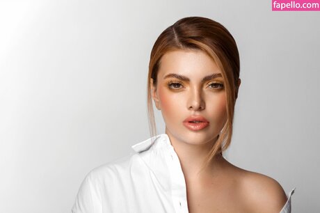 Ella Dvornik star hd photo