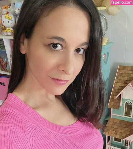 Sarah Gregory exclusive star pics