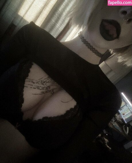 Paradoxy pornstar nude image