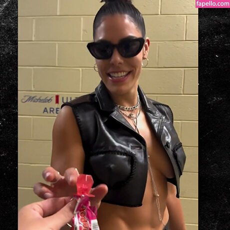 kelseyplum exclusive star pic