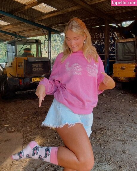 Harriet Cowan From Clarkson s Farm nudes star photo