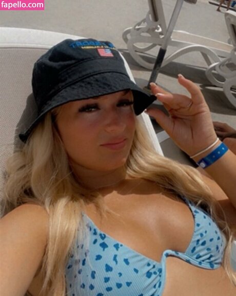 Harriet Cowan From Clarkson s Farm model images