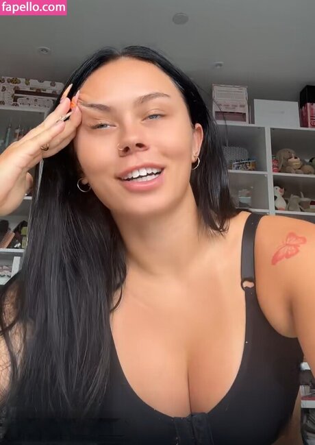 Elley Davies model sexy galleries