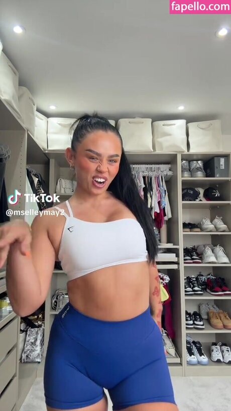 Elley Davies hot pornstar gallery